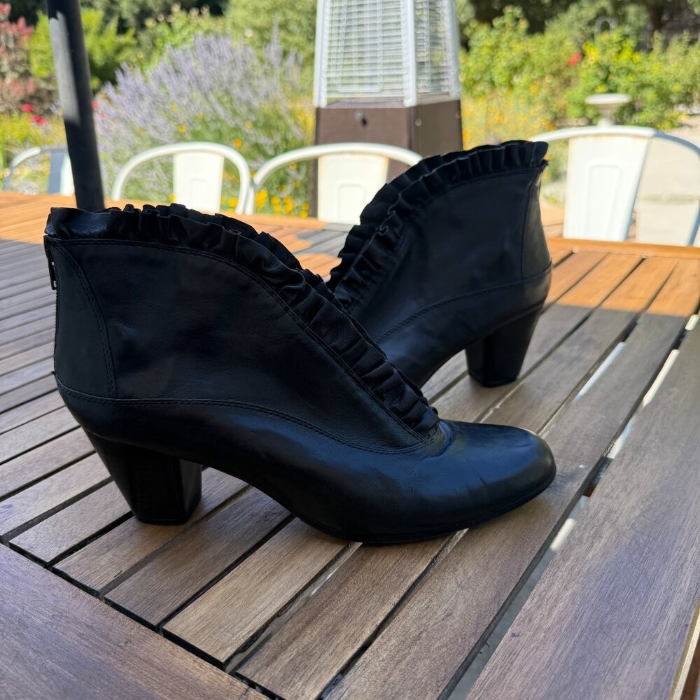 Everybody by EZ Moda Black Leather Ruffle Ankle Boots With Zipper Closure & 2.5-